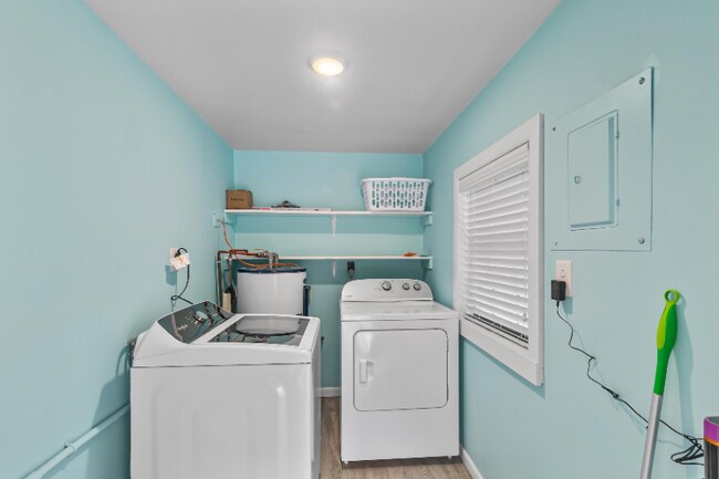 Photo - 2003 Roebuck St