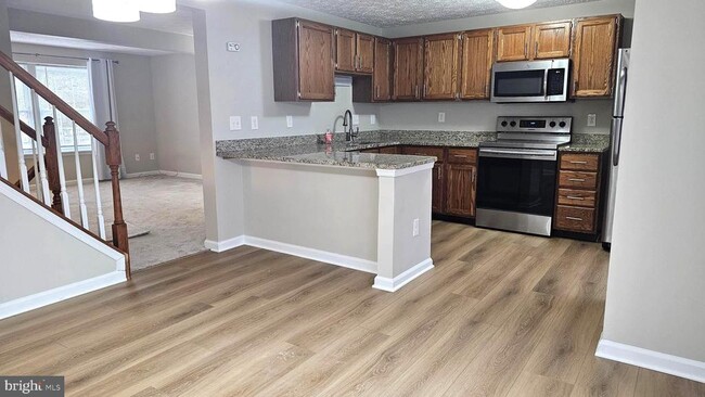 Photo - 1196 Swanhill Ct