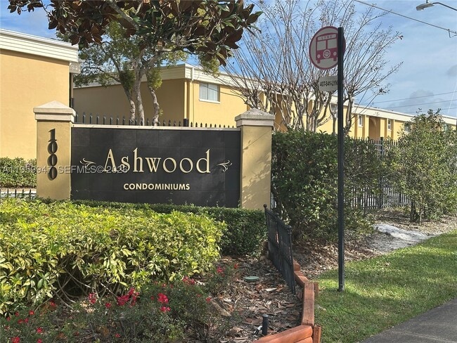 Building Photo - 1000 Lake of the Woods Blvd Unit E204