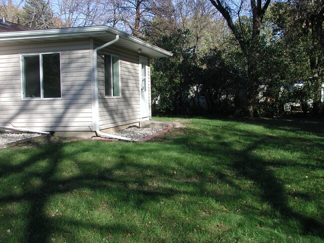 Building Photo - 402 Wolfe Ave Unit #B Rental