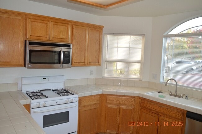 Photo - 1277 Bourang Way