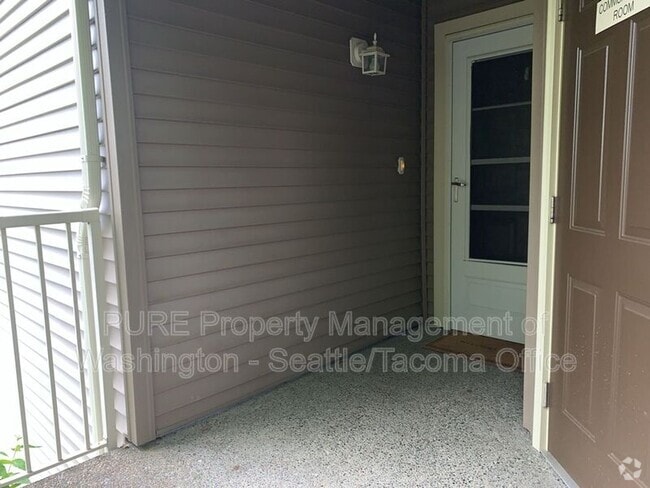 Building Photo - 6127 Hazel Loop SE Rental