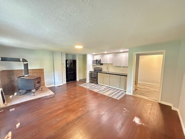 Building Photo - 3838 Dewey Rd Unit 3838 Dewey  #1 FRONT Rental