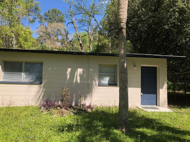 Photo - Great home in West Park off of Newberry Road.
