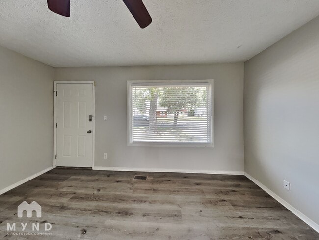 Photo - 6649 Meadowlark Dr