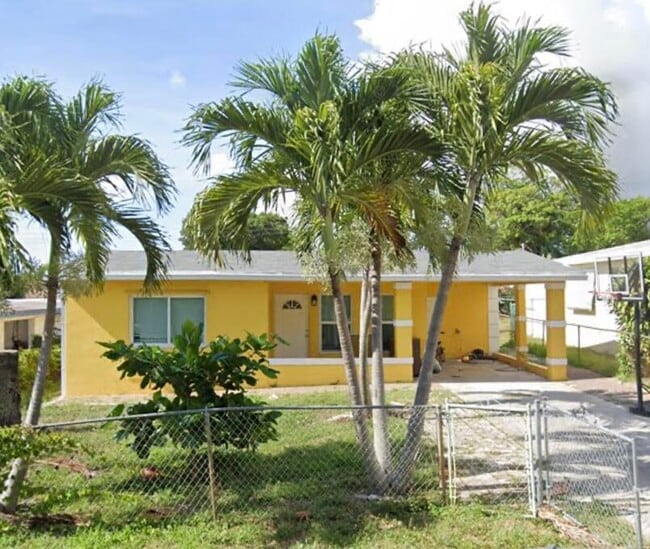 Building Photo - 1112 James Rd Rental