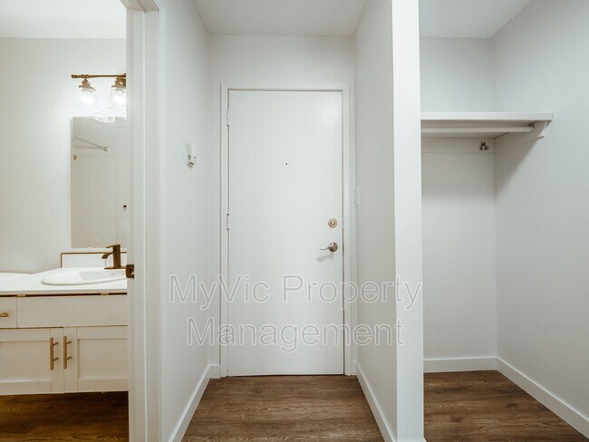 Photo - 10045-10083 83 Ave NW