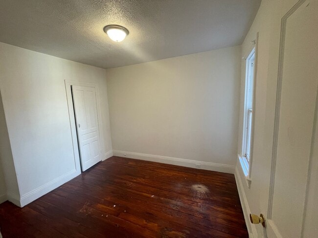 Photo - 2nd/3rd Floor 3 Bedroom Apartment in the "Avenues" -York City SD