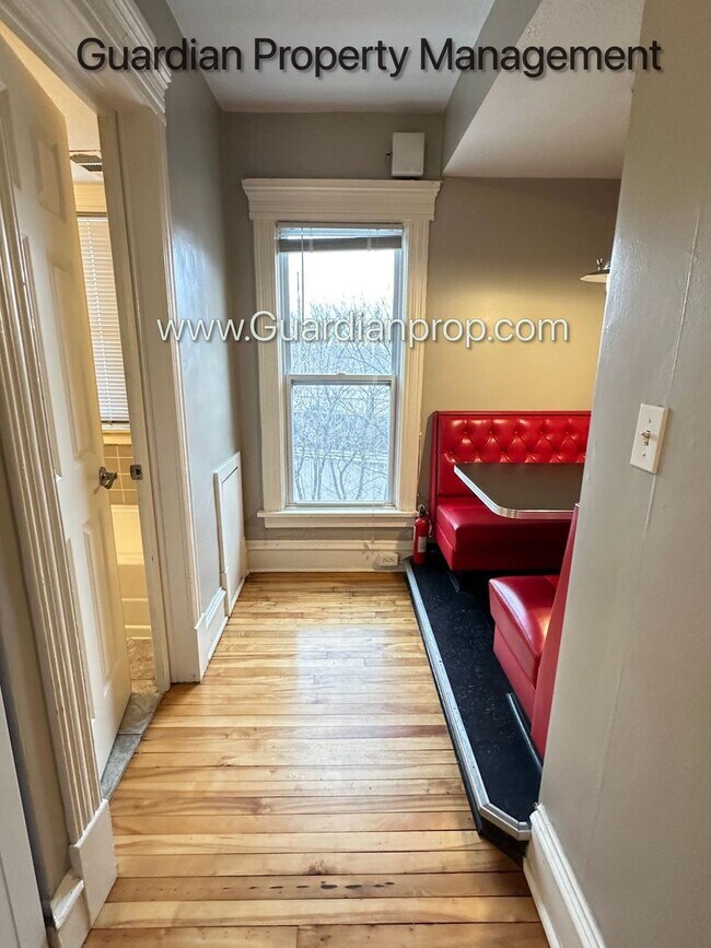 Photo - Kenwood Apartment, Private Entry, Parking, Pets Welcome, Video Walk Through Unit #6