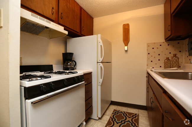 Cabana Club Apartments