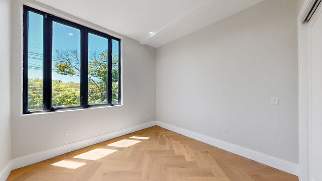 Photo - Spacious modern 2 bed in Newton available NOW!