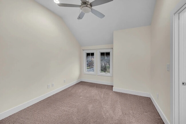 Photo - 921 Hillview Heights