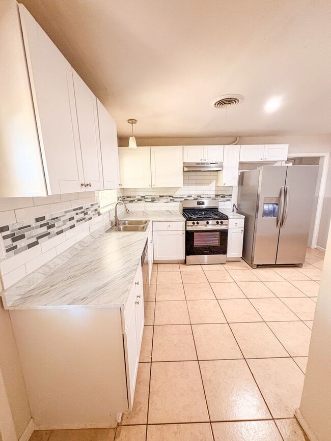 Photo - 804 Alexander St