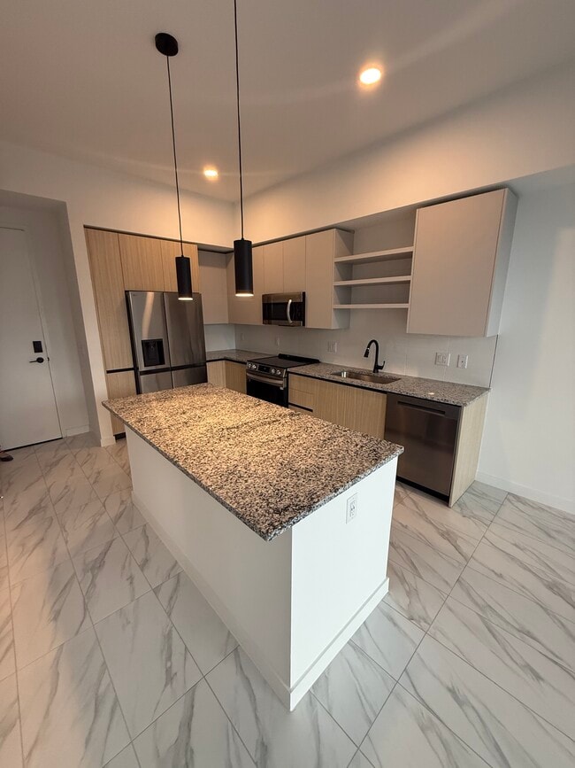 Building Photo - 2507 NE 182nd St Unit A2