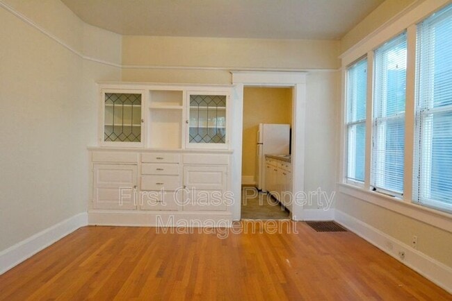 Photo - 1812 NE Halsey St