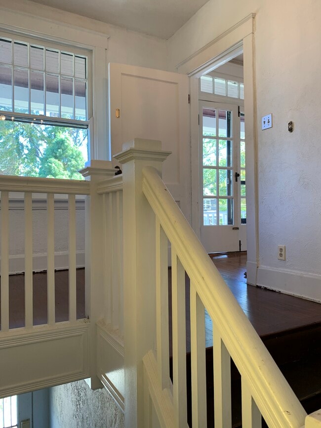 Entrada - 3639 Amberson Ave Unidad 2