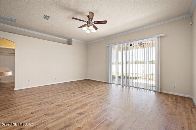 Photo - 929 Raindrop Ln