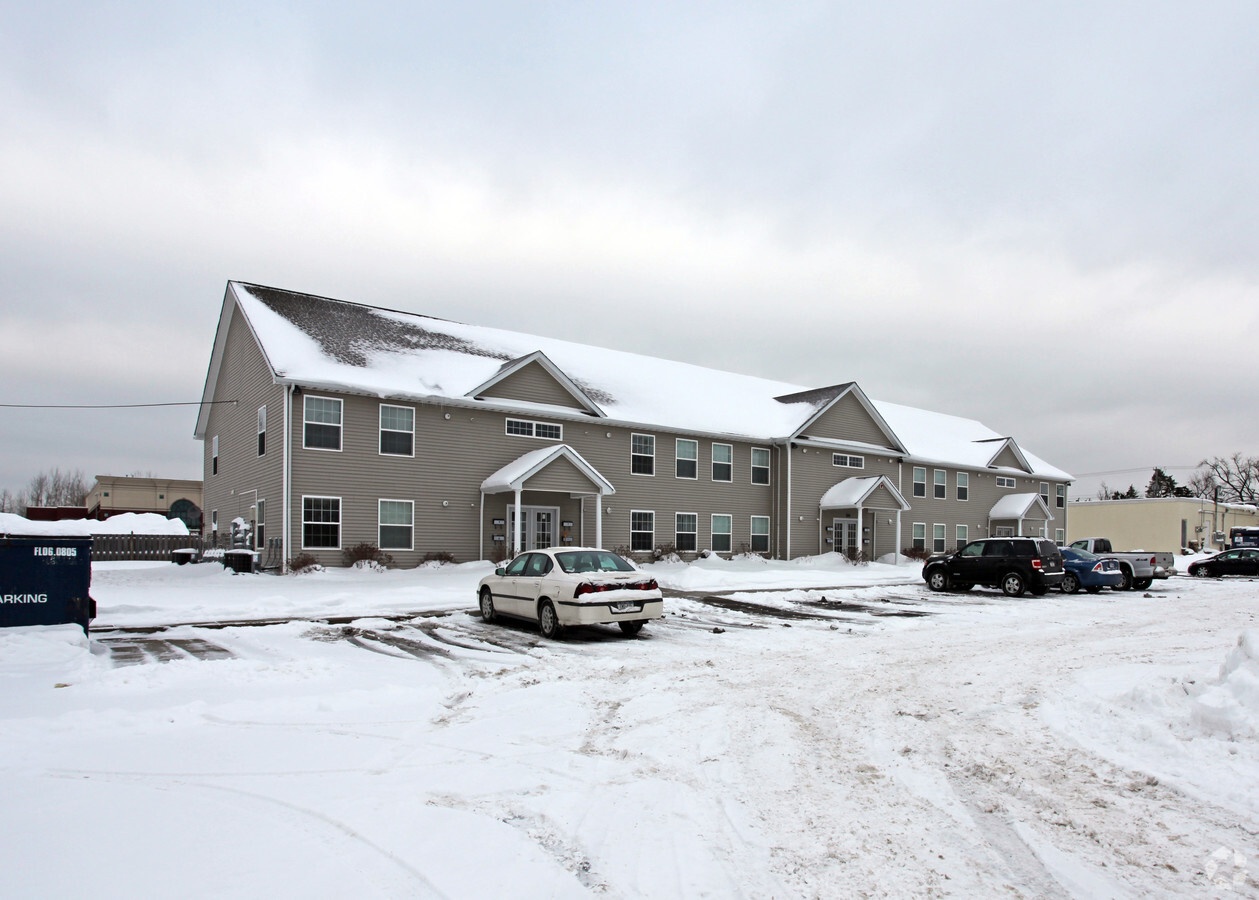 R & R Manor - R & R Manor Apartments