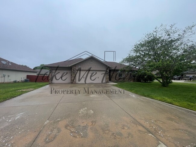 Building Photo - Modern 4-Bed, 2-Bath Home for Rent in Republic – 3-Car Garage & Private Fenced Yard