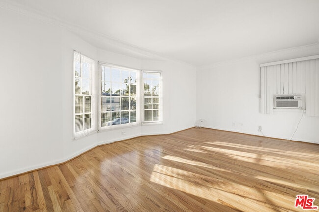 Photo - 5324 Vantage Ave Unidad 4