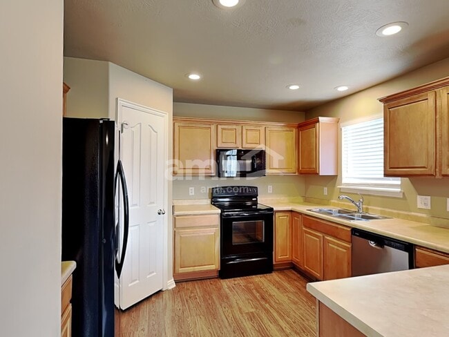 Photo - 4482 Heritage Dr