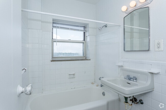 Studio, 1BA - 490 SF
