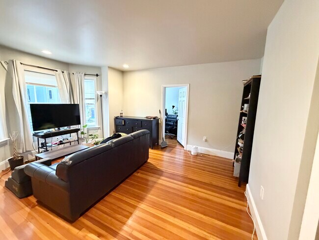 Photo - 11 Glenway St Unit 1