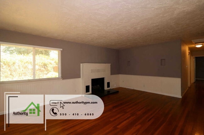 Photo - 3040 Sharon Ave