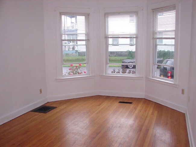 livingroom - 1037 N Brandywine Ave Unidad First Floor