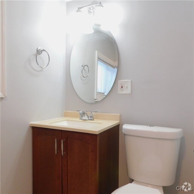 Building Photo - 405 Cypress St Unit #2 Rental