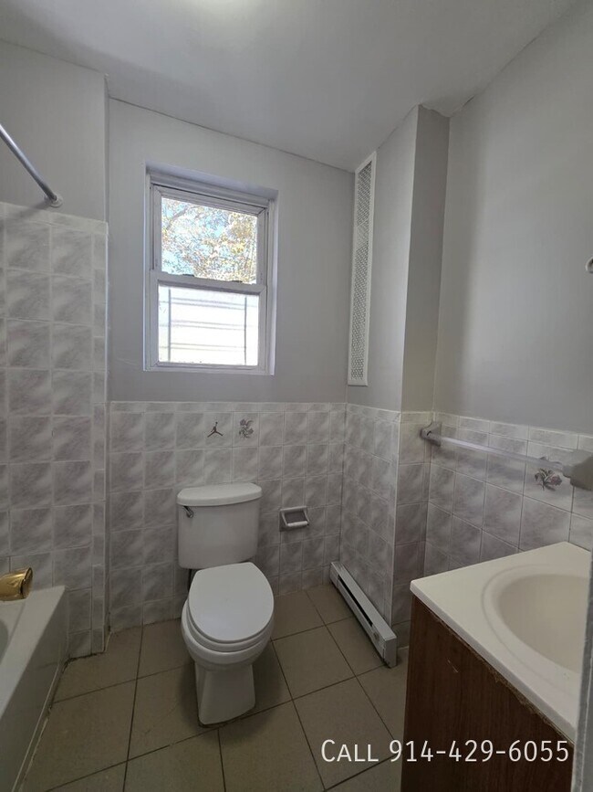 Photo - 139 W Sandford Blvd