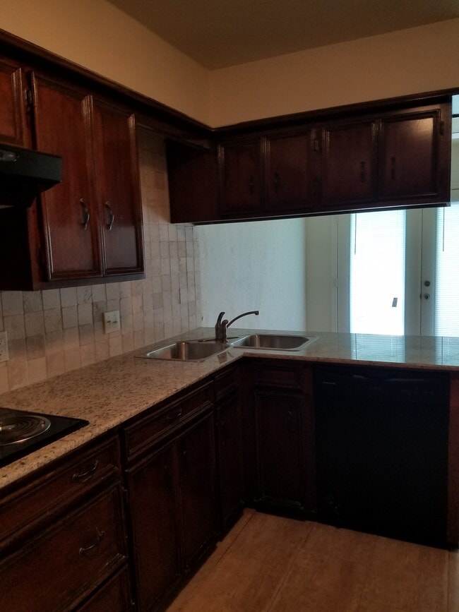 Photo - 320 Towne House Ln