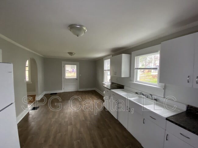 Photo - 325 Valley St