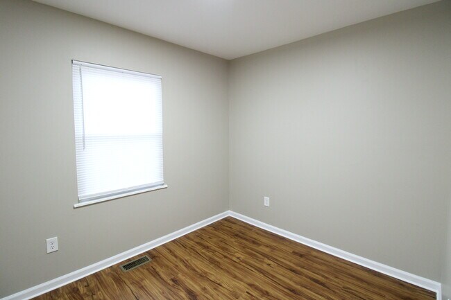 Photo - 1683 Commonwealth Dr