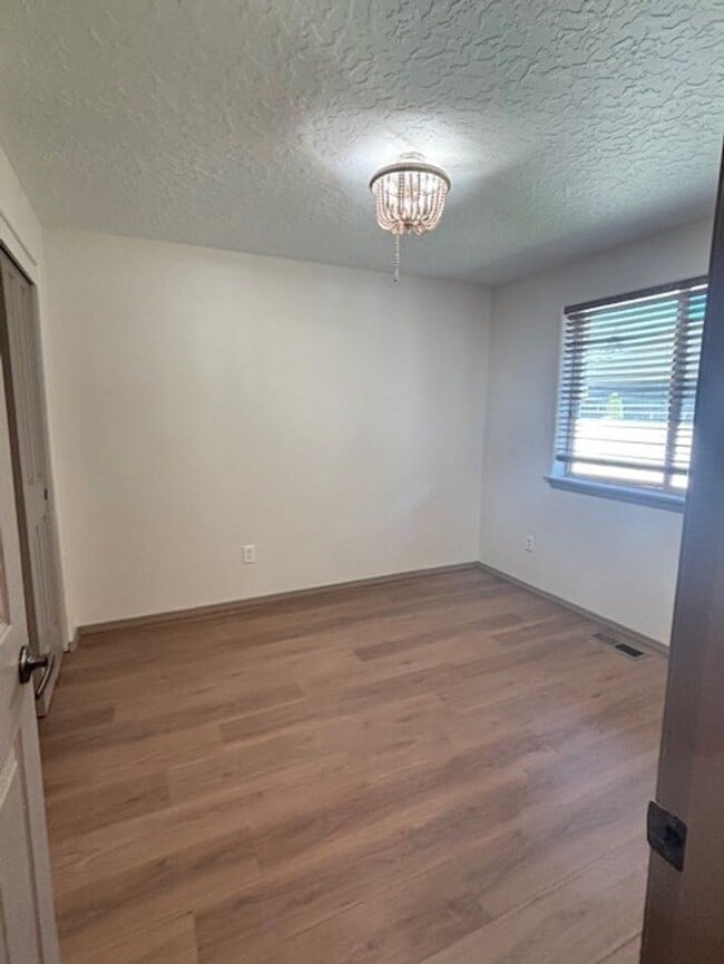 Photo - Mountain Views- La Pine