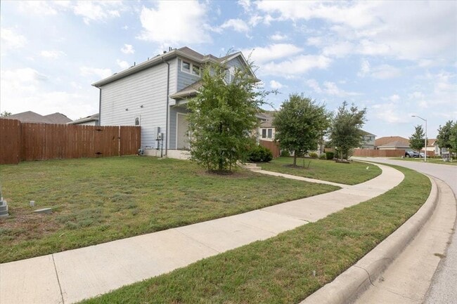 Photo - 440 Star Thistle St