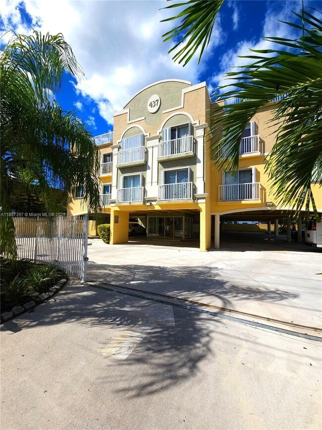Building Photo - 437 SW 7th St Unit 201