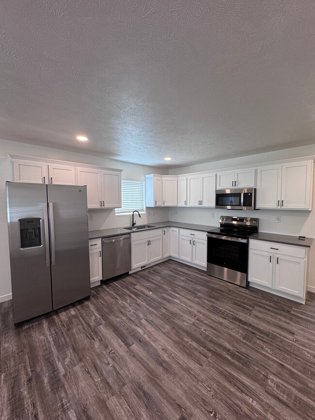 Photo - 202 E Plum St