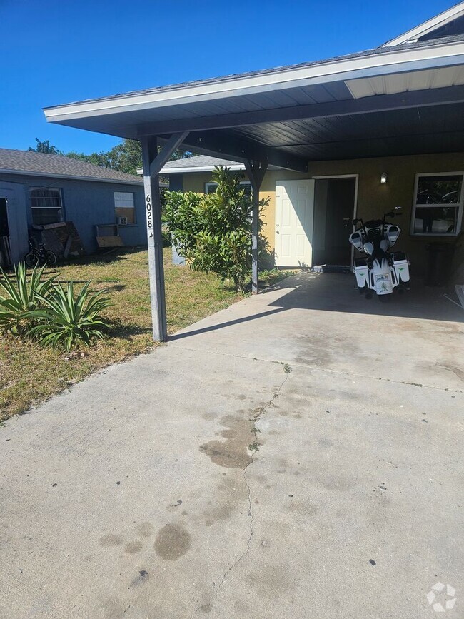 Building Photo - 2/2 DUPLEX  WITH CARPORT Rental