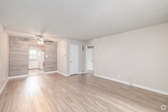 2BR, 2BA - 950SF - Living Room