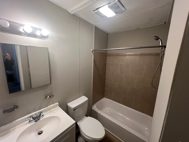 Photo - 14 Hacker St Unit 1