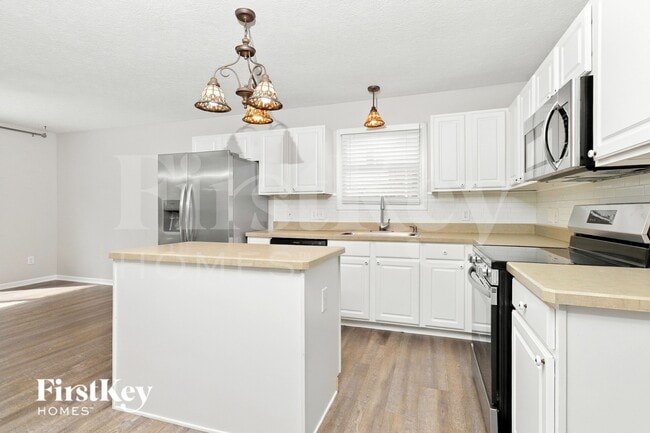 7821 Edgewater Ct