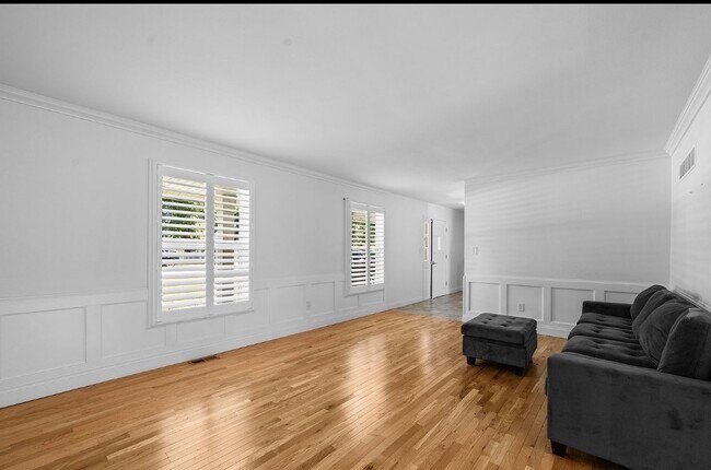 Photo - 3029 Yale Blvd