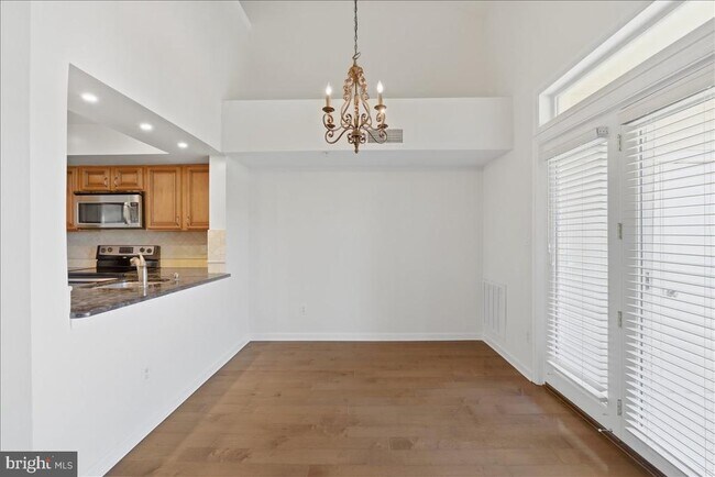 Photo - 1304 Garden Wall Cir