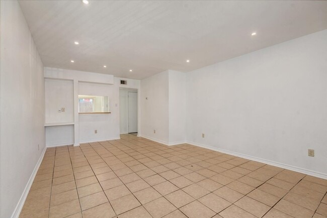 Photo - 9616 Long Point Rd Unidad 63