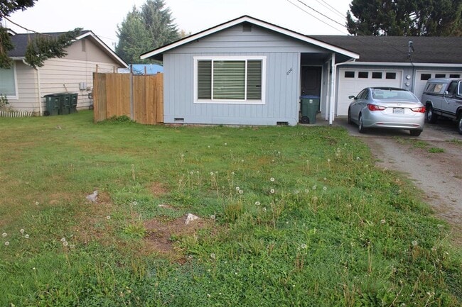 Building Photo - 2 Bedroom, 1 Bathroom Duplex!!!! Rental