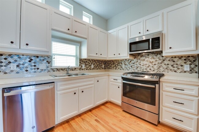 Building Photo - 5941 S Loop E Unit 1104