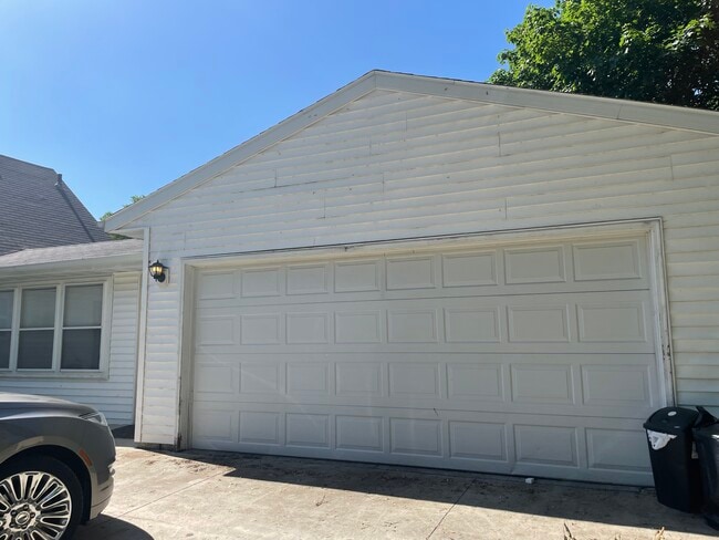 garaje adjunto para 2 coches - 282 N Franklin St