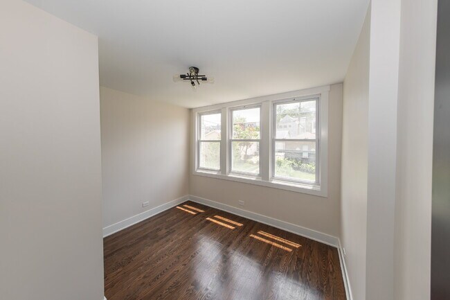 Photo - Beautiful 4 Bed 2 Bath home in the heart of Irving Park!