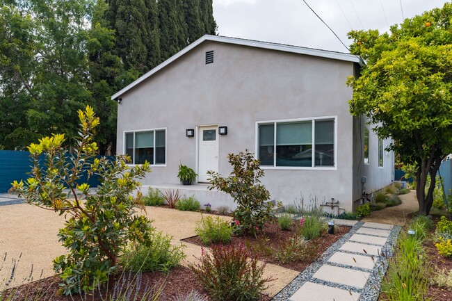 Building Photo - 1460 Yosemite Dr